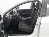 Photo 10 - Volkswagen Jetta