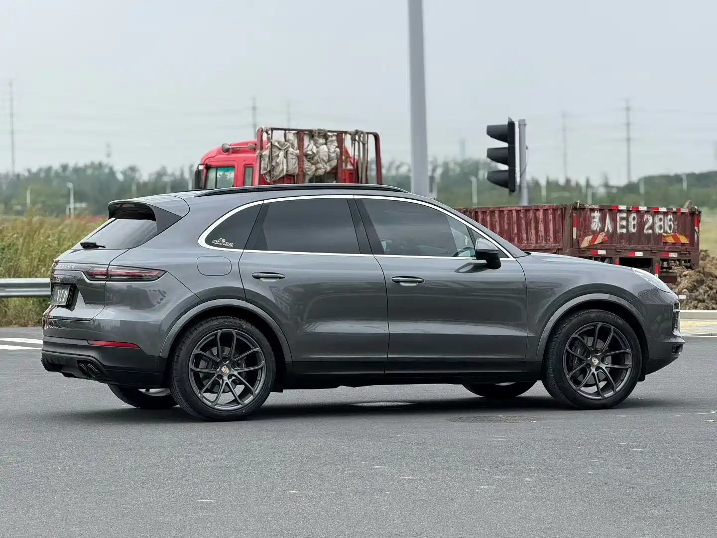 Photo 3 - Porsche Cayenne
