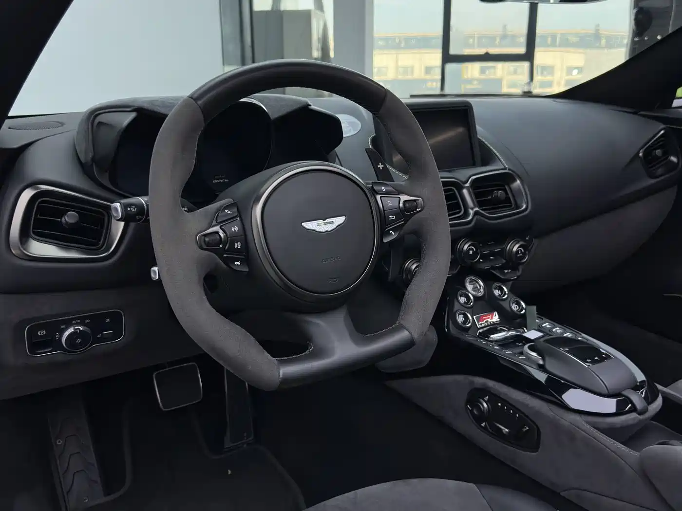 Aston Martin V8 Vantage 2022 4.0T V8 F1 Edition Roadster фото 20