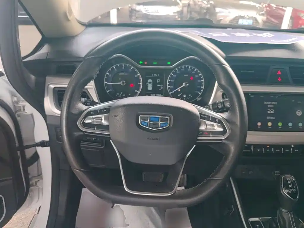 Фото 11 - Geely Vision X3