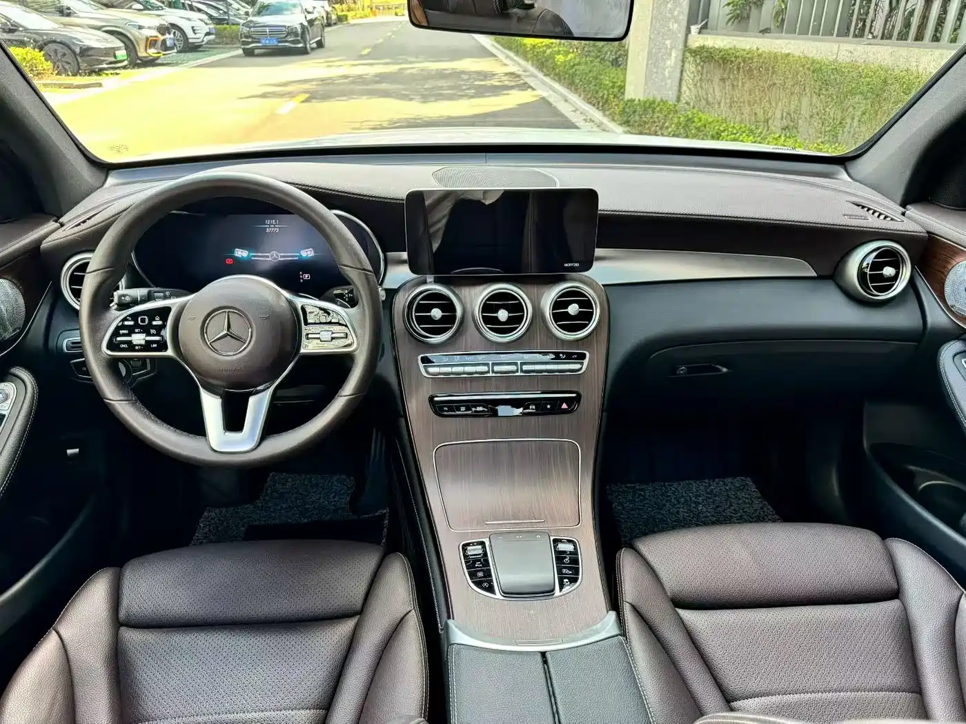 Mercedes-Benz GLC 2022 Model GLC 300 L 4MATIC Dynamic Edition фото 3