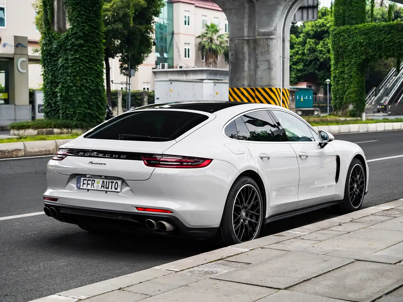Porsche Panamera 2017 Panamera 3.0T фото 19