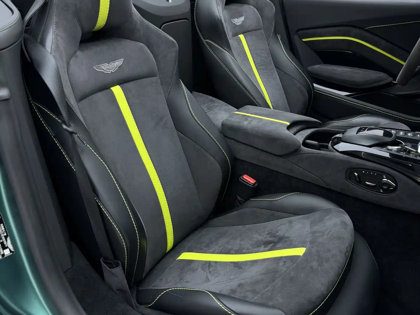 Aston Martin V8 Vantage 2022 4.0T V8 F1 Edition Roadster фото 17