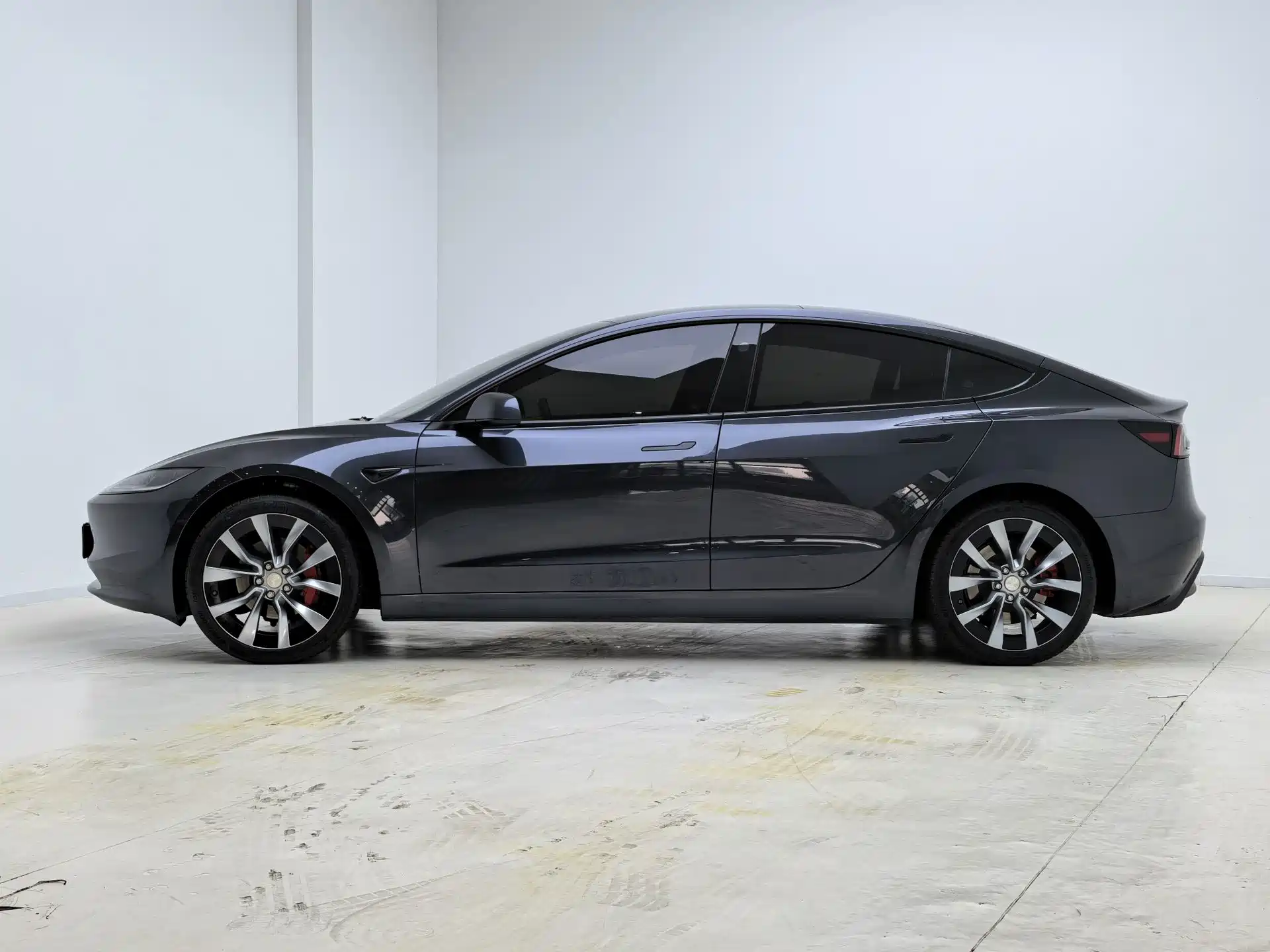 Photo 8 - Tesla Model 3