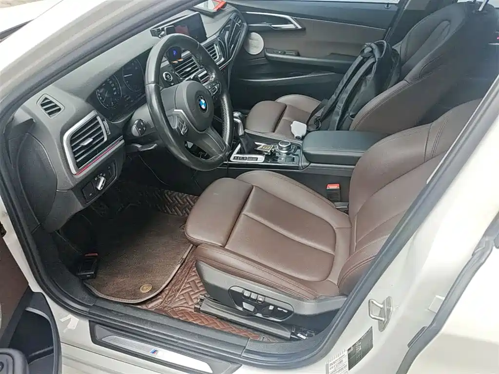 BMW 1 Series 2019 120i Leading M Sport Package фото 15