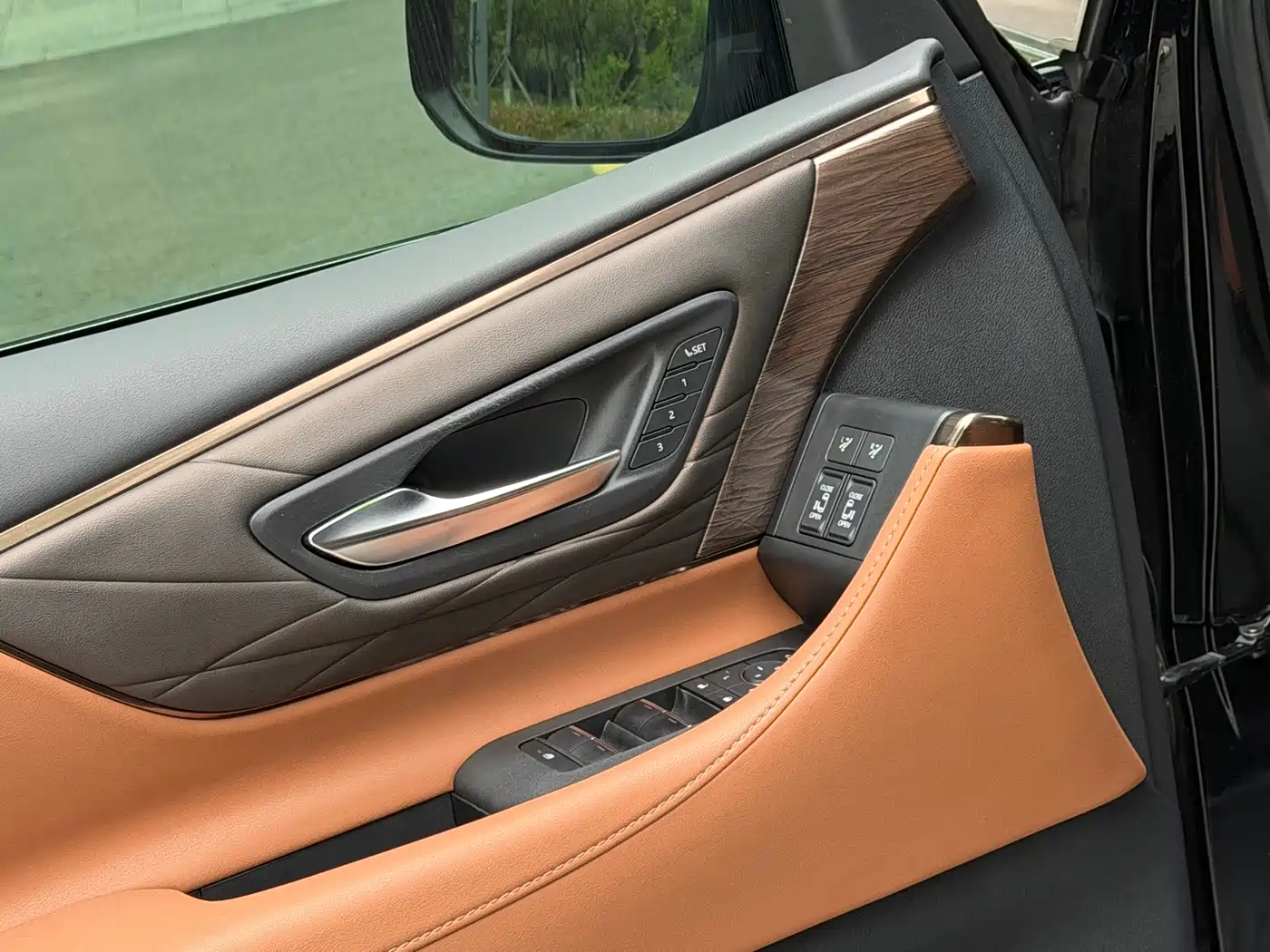 Toyota Vellfire 2024 Crown Hybrid 2.5L Executive Premium Edition фото 9