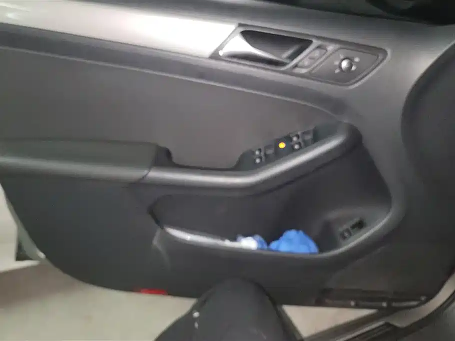 Volkswagen Sagitar 2014 Facelift 1.6L Automatic Leading Version фото 7