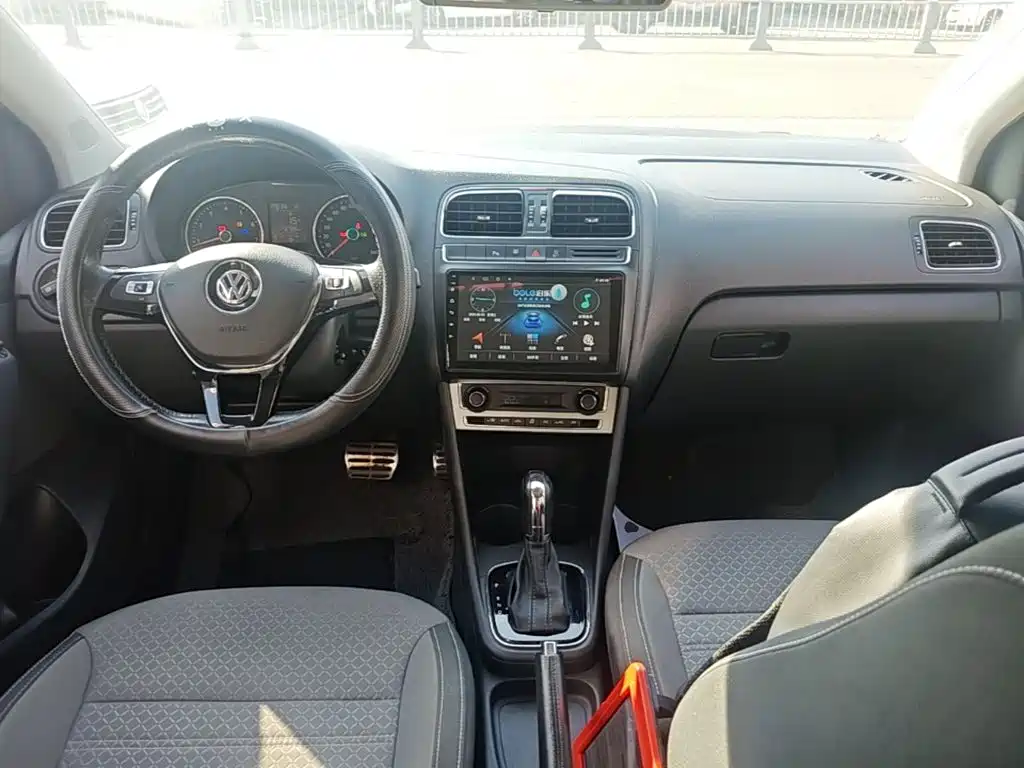 Volkswagen Polo 2014 2014 1.6L Cross Polo Automatic