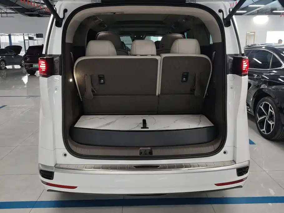 Denza D9 2023 2022 DM-i 970 AWD Flagship