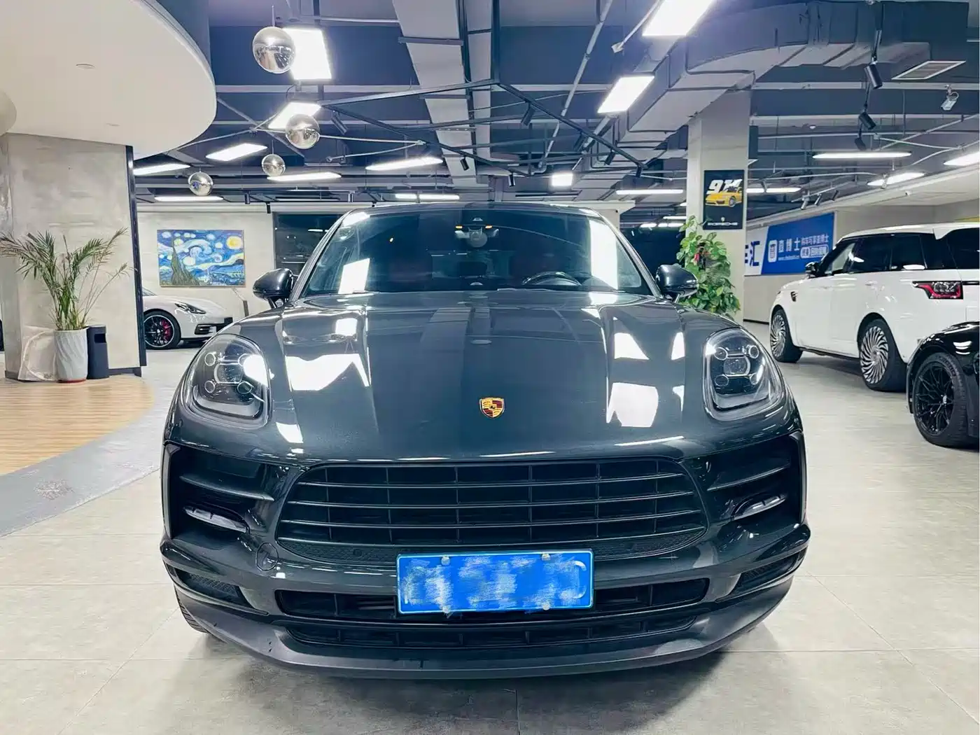 PORSCHE MACAN