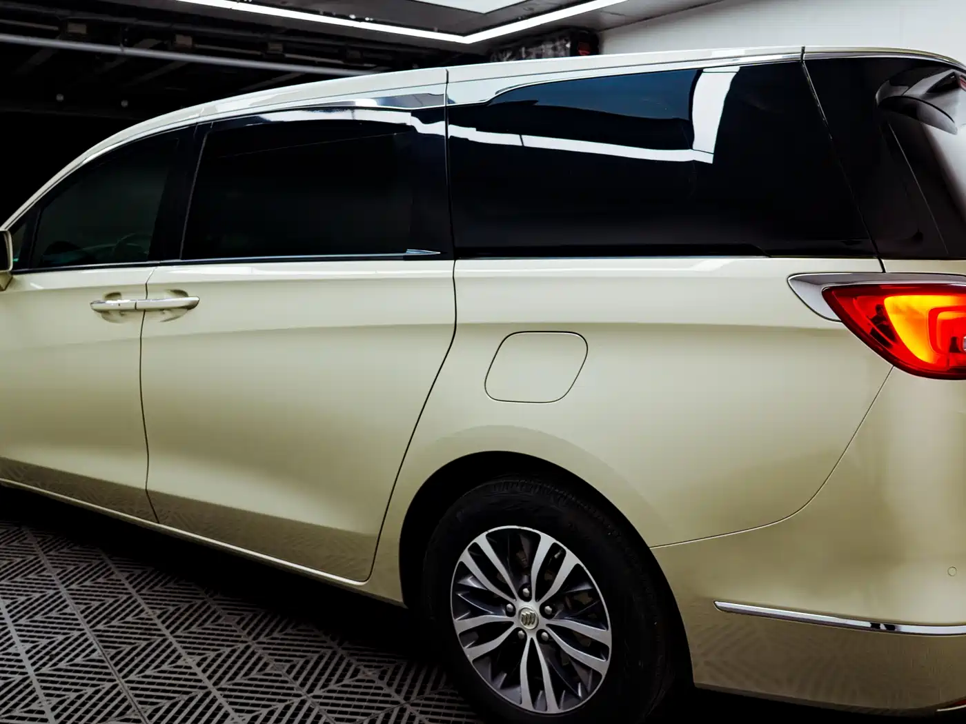 Buick GL8 2018 ES 28T Luxury Type China VI фото 5