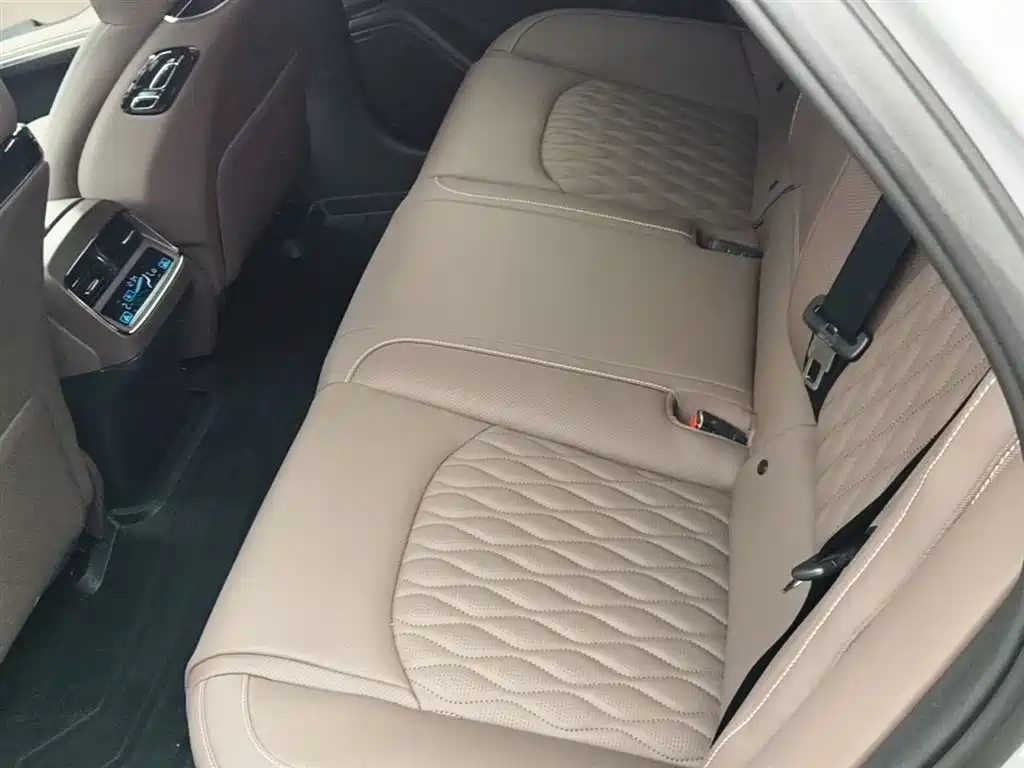 BYD Han 2025 DM-i Smart Driving Edition 125KM Honor фото 17
