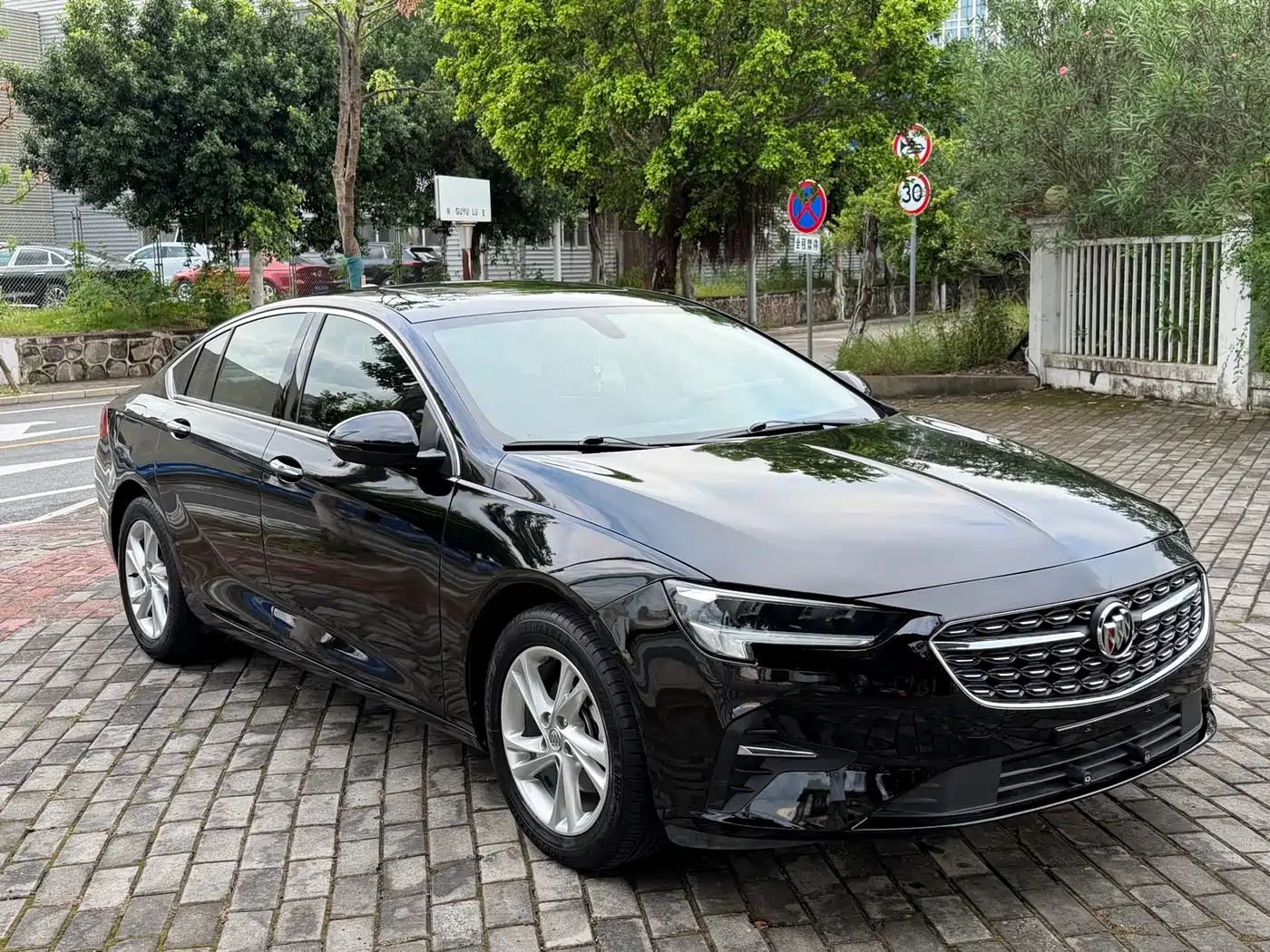 Фото 2 - Buick Regal