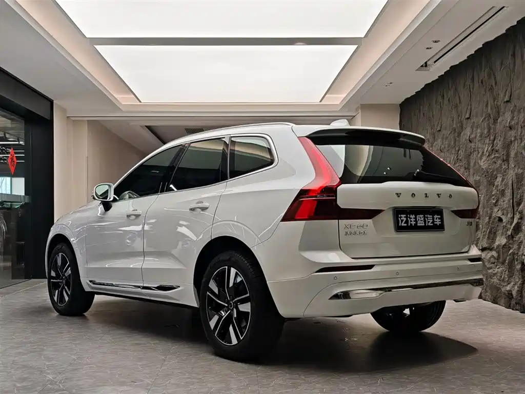 Фото 19 - Volvo XC60