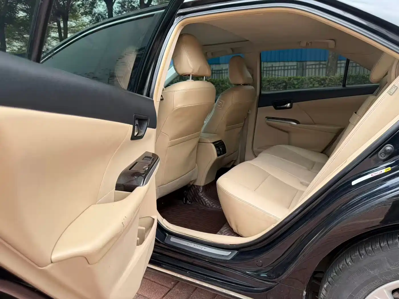 Toyota Camry 2015 Dual Engine 2.5HG Luxury Navigation Edition фото 9