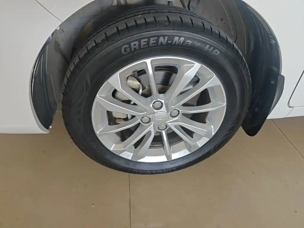 Фото 23 - Geely Vision