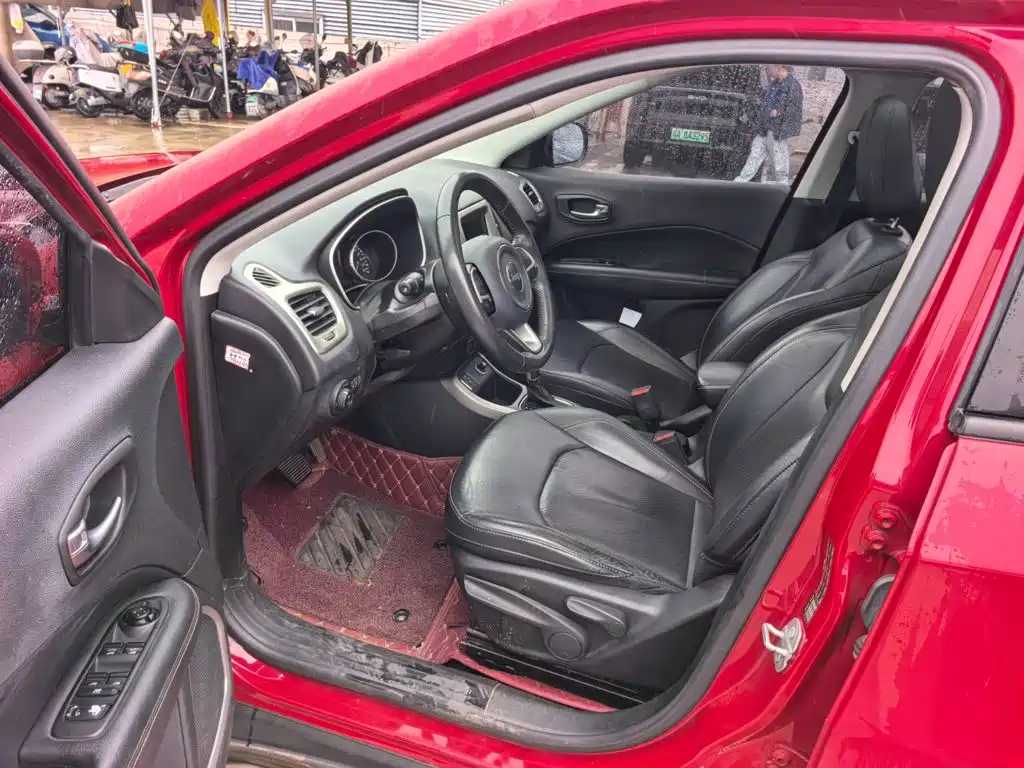Фото 9 - Jeep Compass