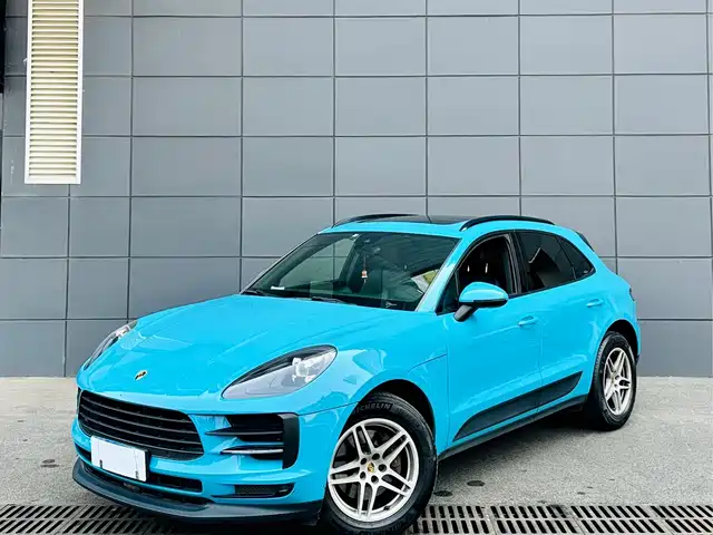 PORSCHE MACAN