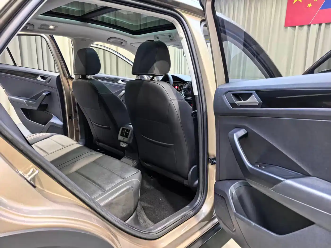 Volkswagen T-ROC 2022 280TSI DSG 2WD Comfort PLUS фото 10