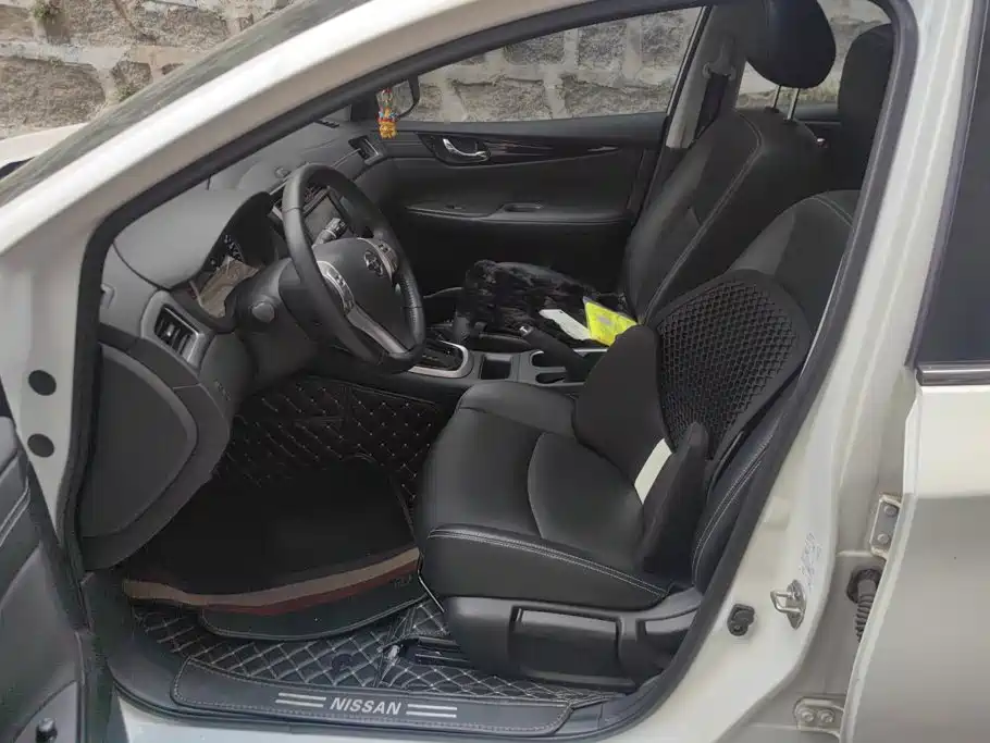 Фото 9 - Nissan Tiida