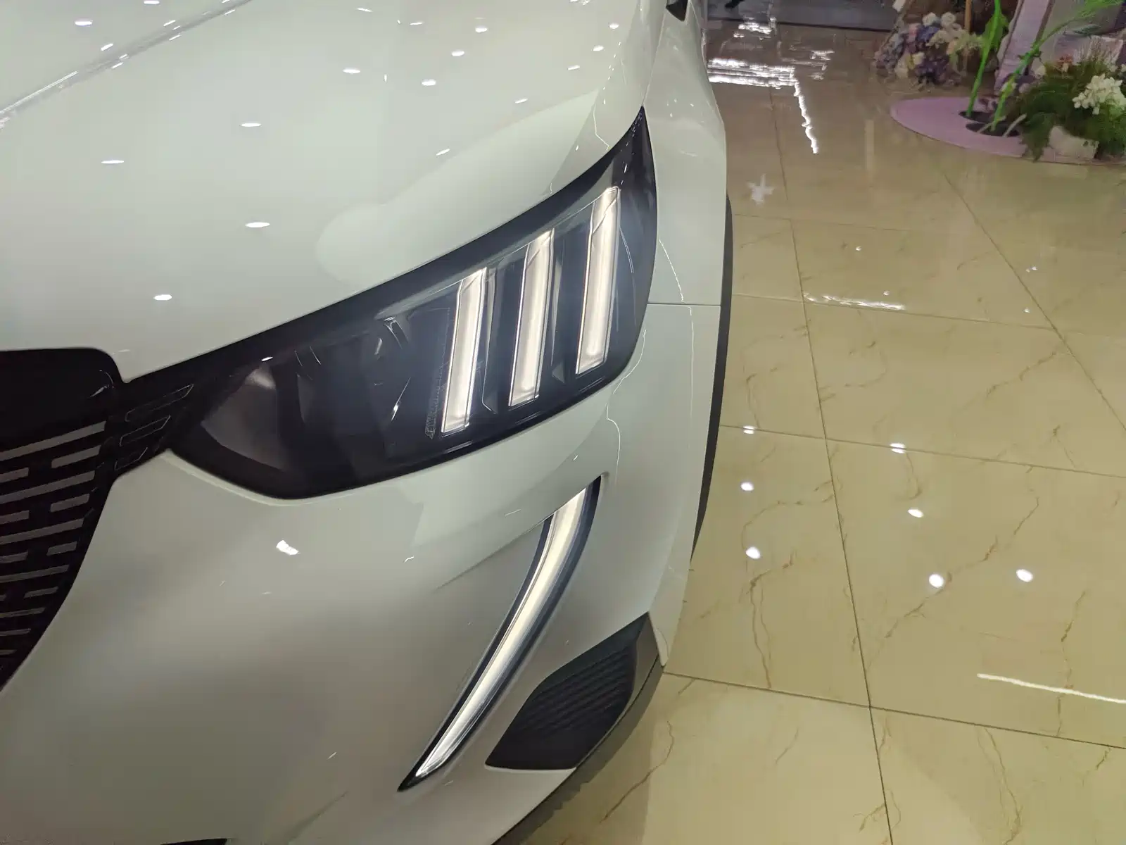 Photo 9 - Peugeot 2008