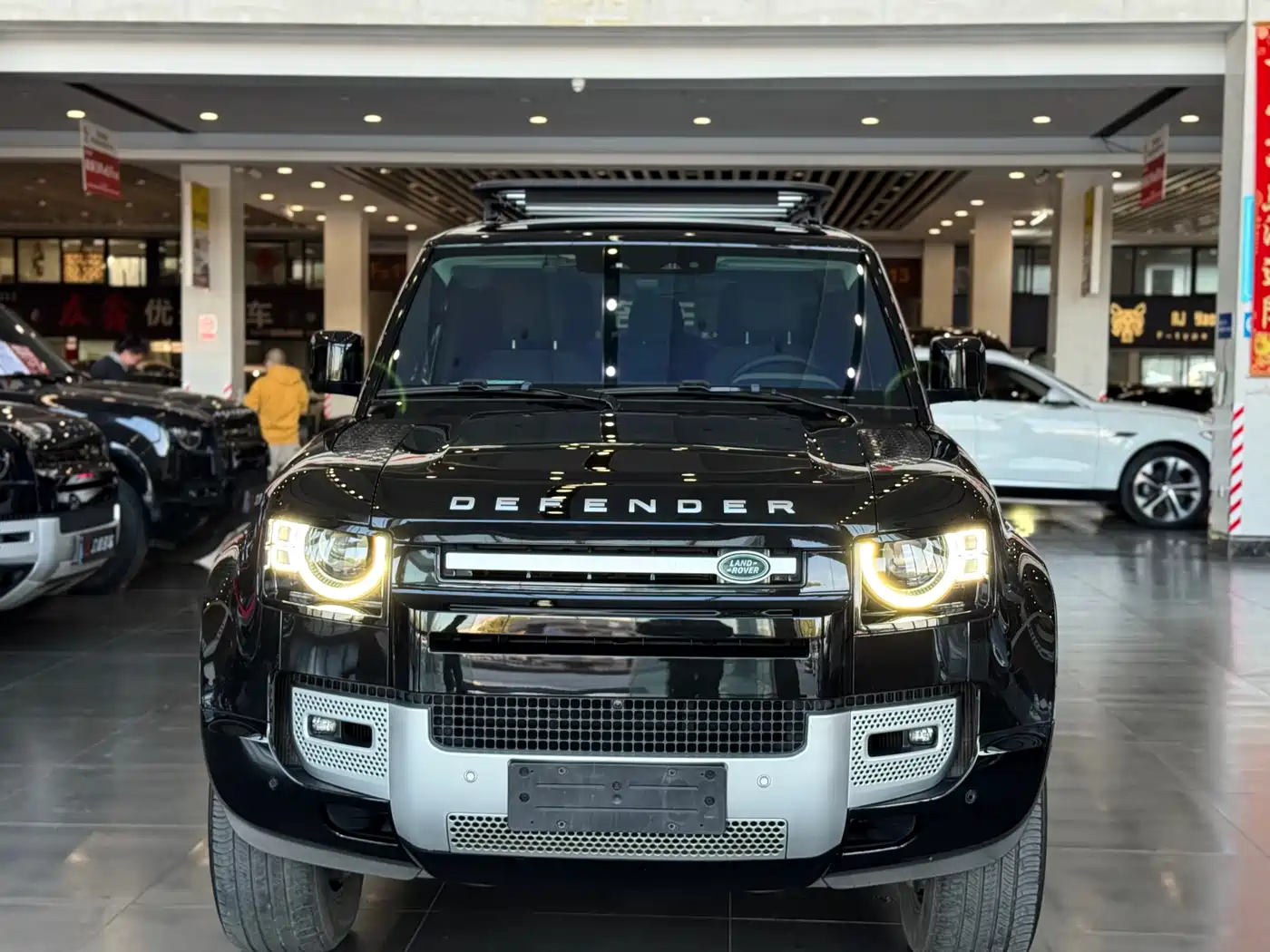 LAND ROVER DEFENDER