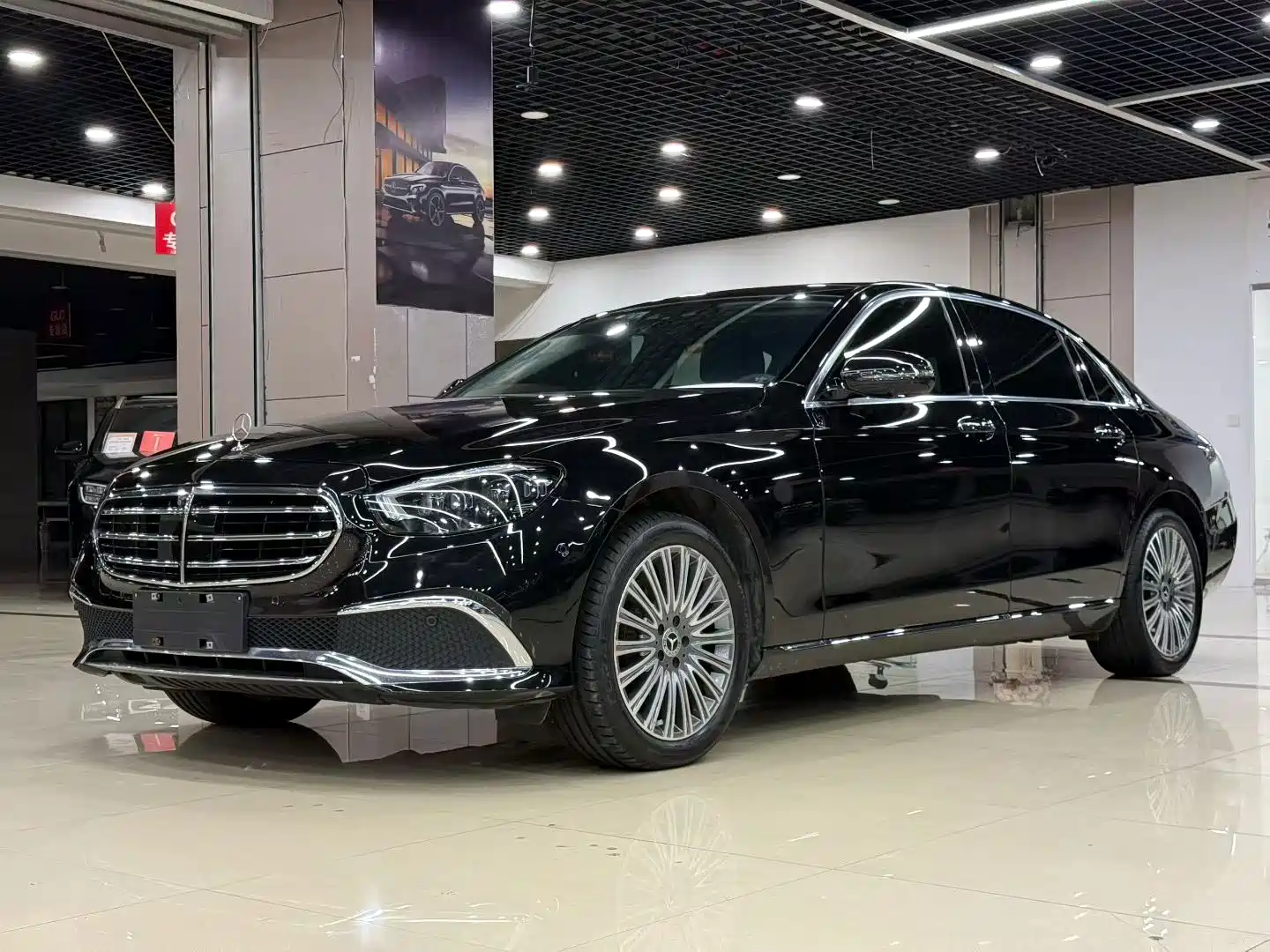 Photo 3 - Mercedes-Benz E-Class