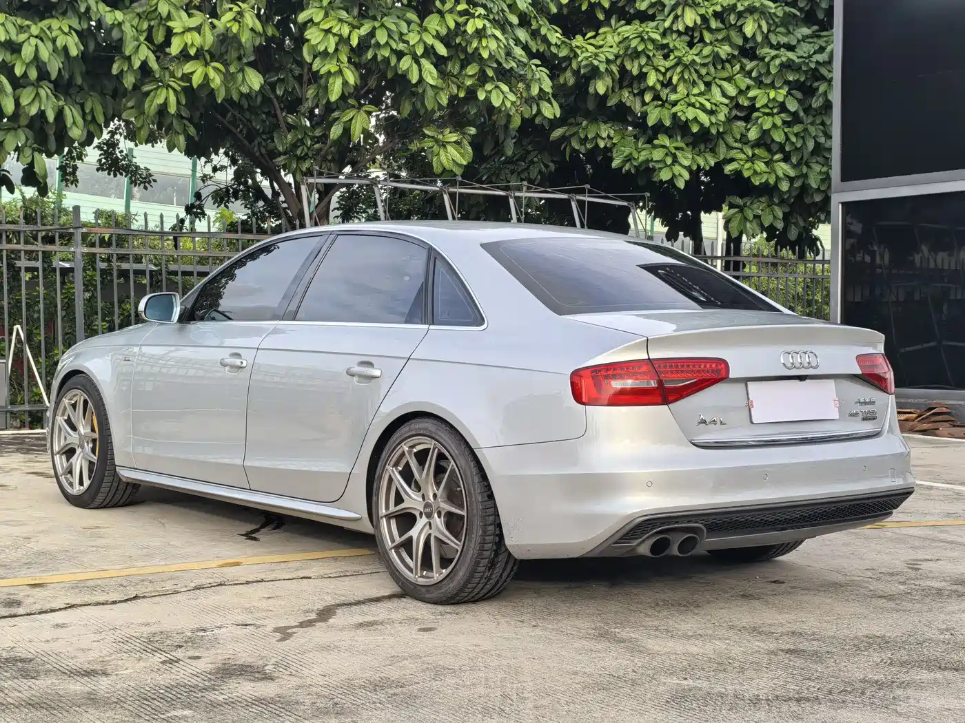 Audi A4L 2015 45 TFSI quattro Individual Sport фото 6