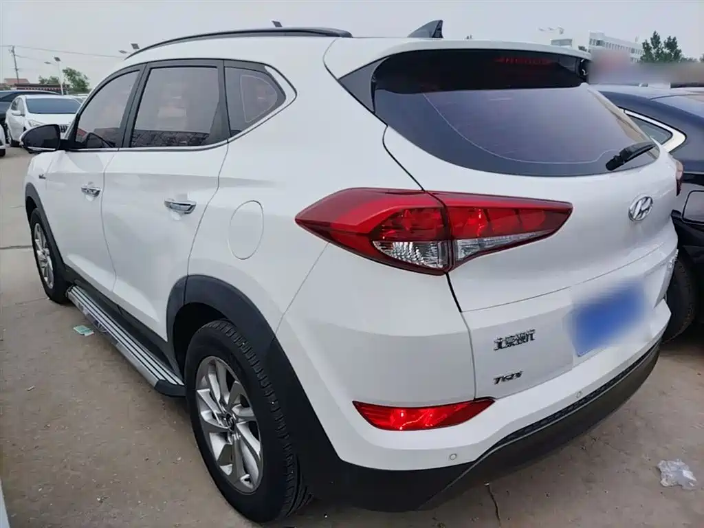 HYUNDAI TUCSON