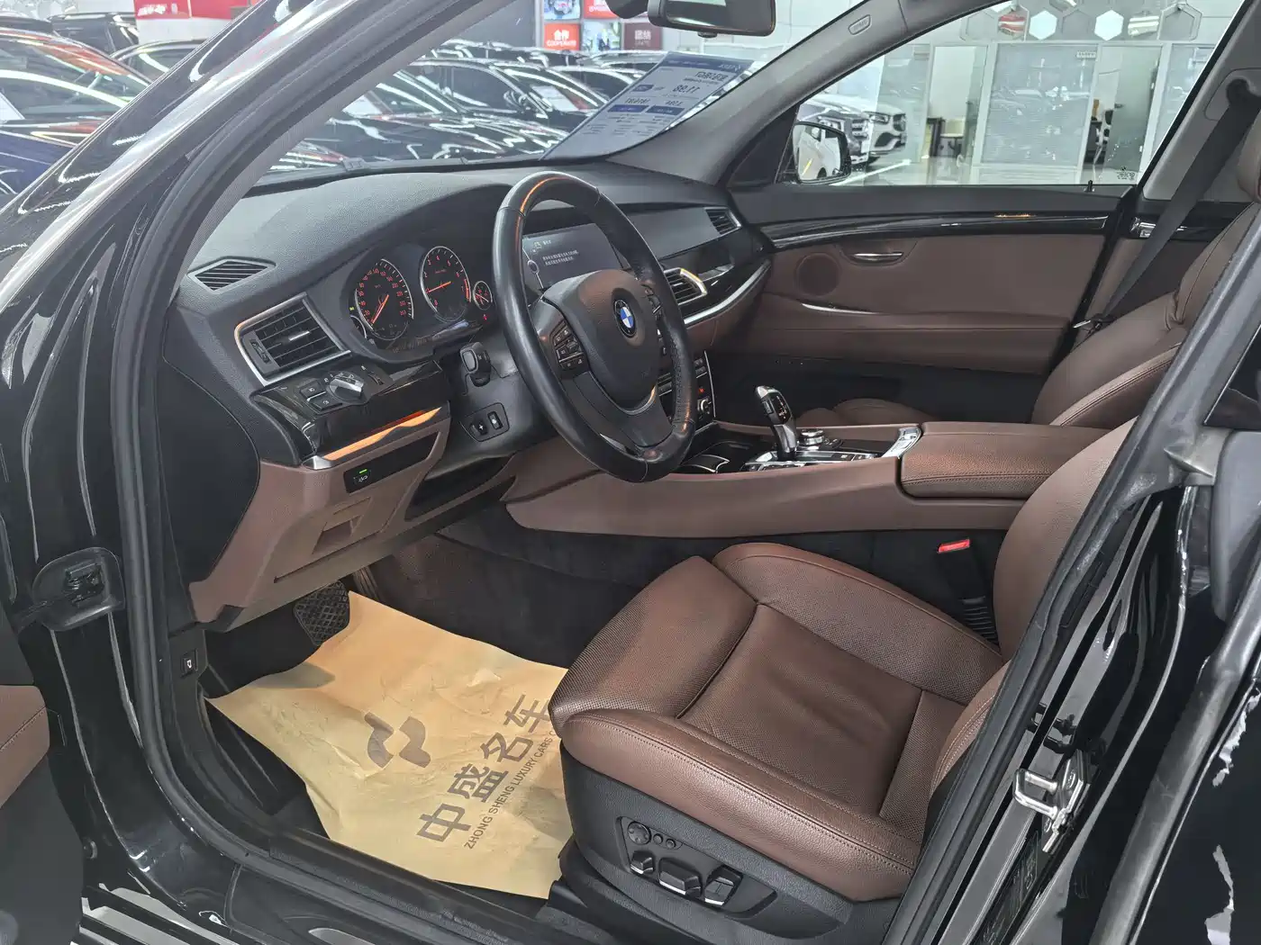 BMW 5 Series GT 2011 535i xDrive Luxury Model фото 12