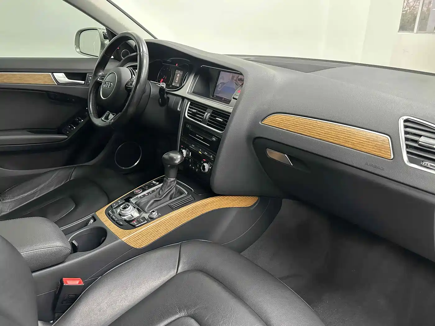 Фото 13 - Audi A4L