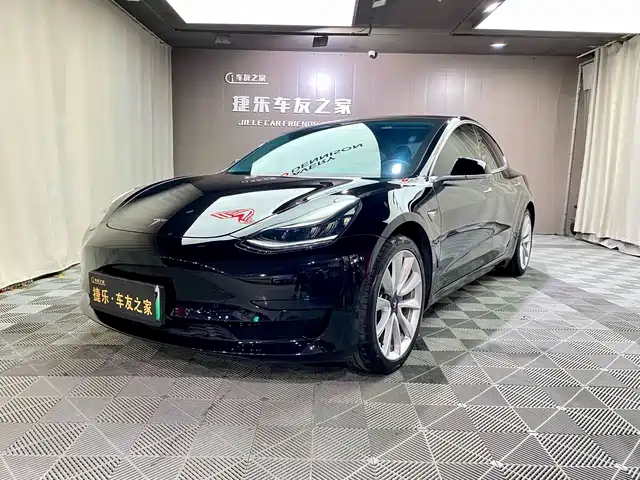 Tesla Model 3 Рестайлинг, стандартный запас хода, задний привод, улучшенная