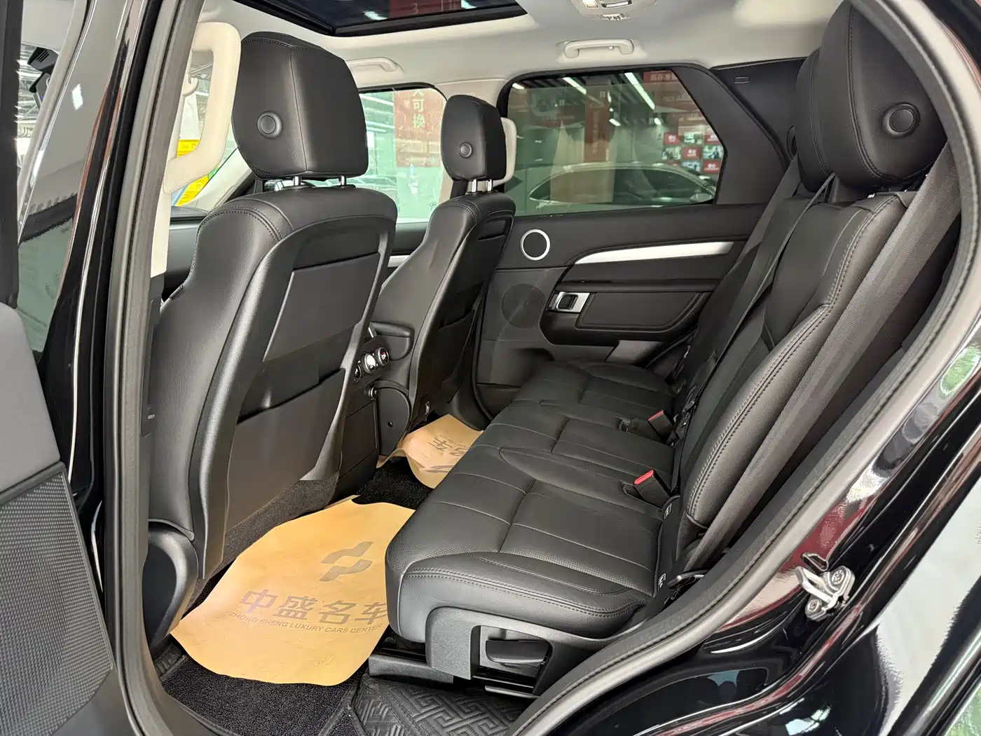 Land Rover Discovery 2020 3.0 SC V6 30th Anniversary Special Edition фото 15