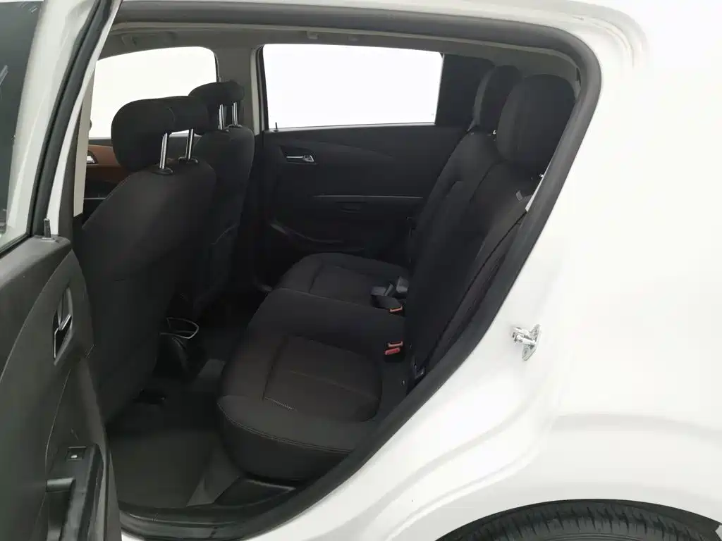 Chevrolet Aveo 2012 2011 Hatchback 1.6L AT SX