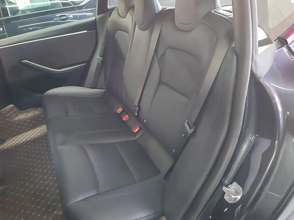 Фото 17 - Tesla Model 3