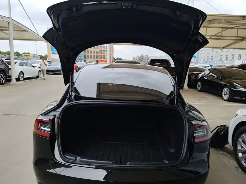 Фото 19 - Tesla Model 3
