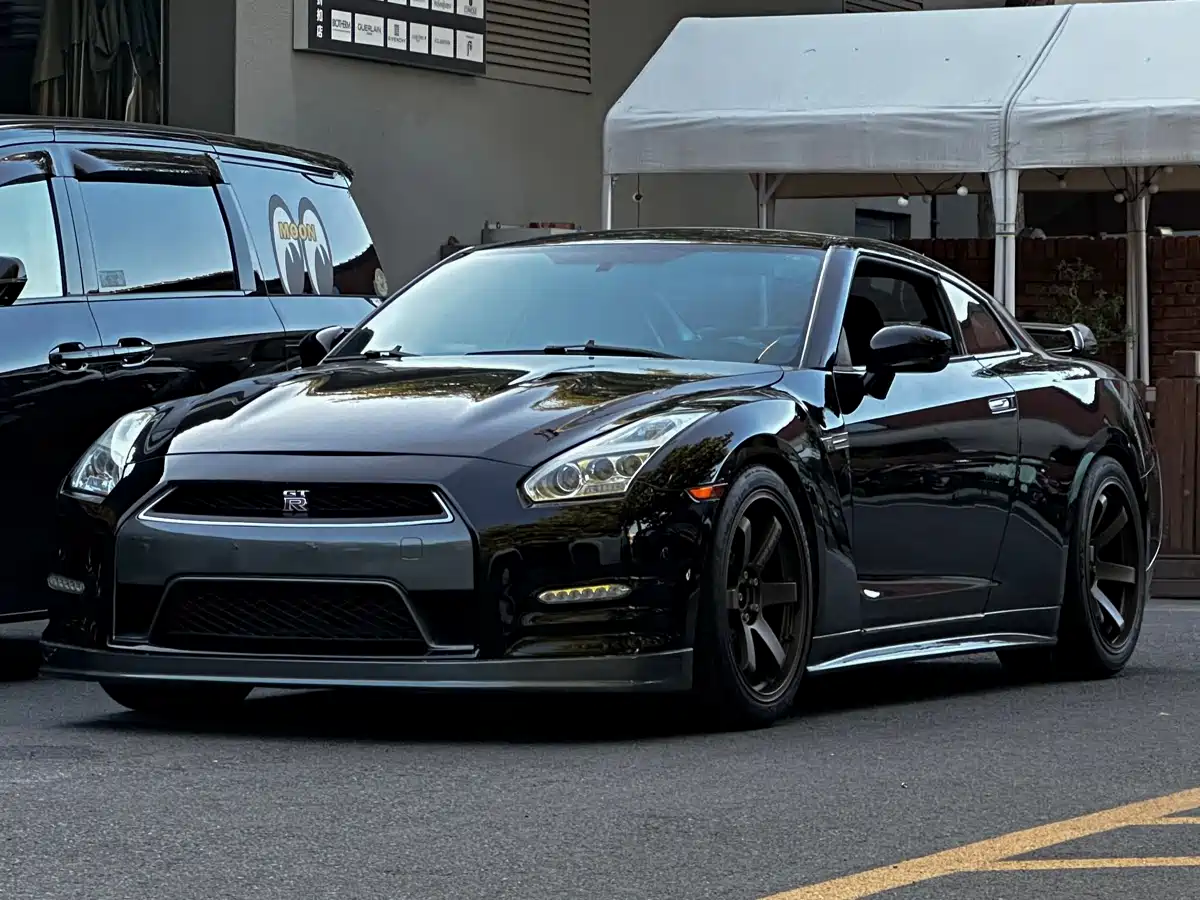 Nissan GT-R