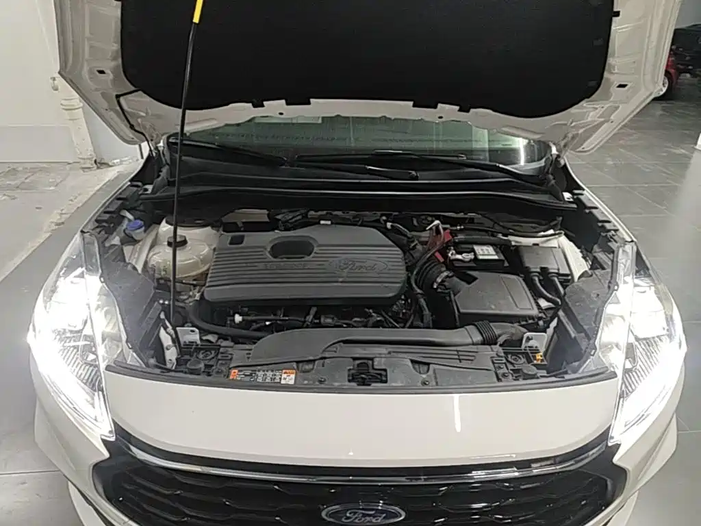 Фото 20 - Ford Escape