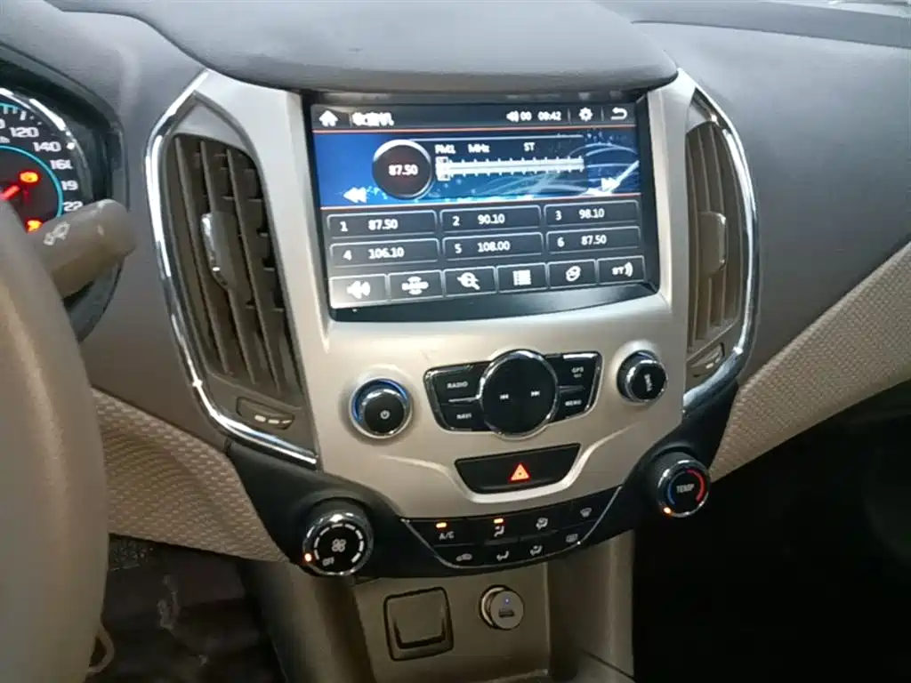 Chevrolet Cruze 2015 1.5L Automatic Fashion Navigation Edition фото 13