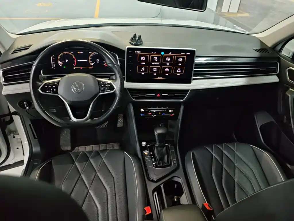 Фото 10 - Volkswagen Tiguan L