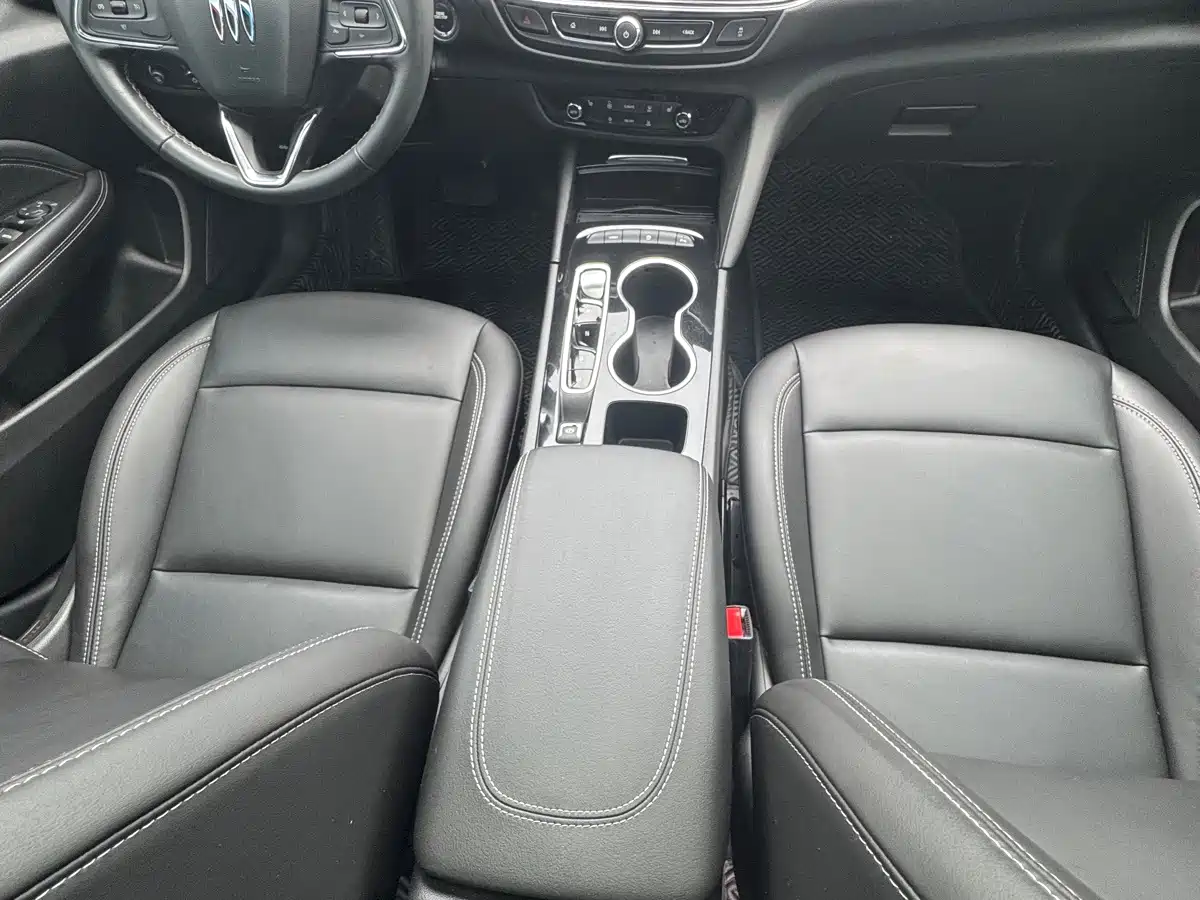 Photo 13 - Buick Regal