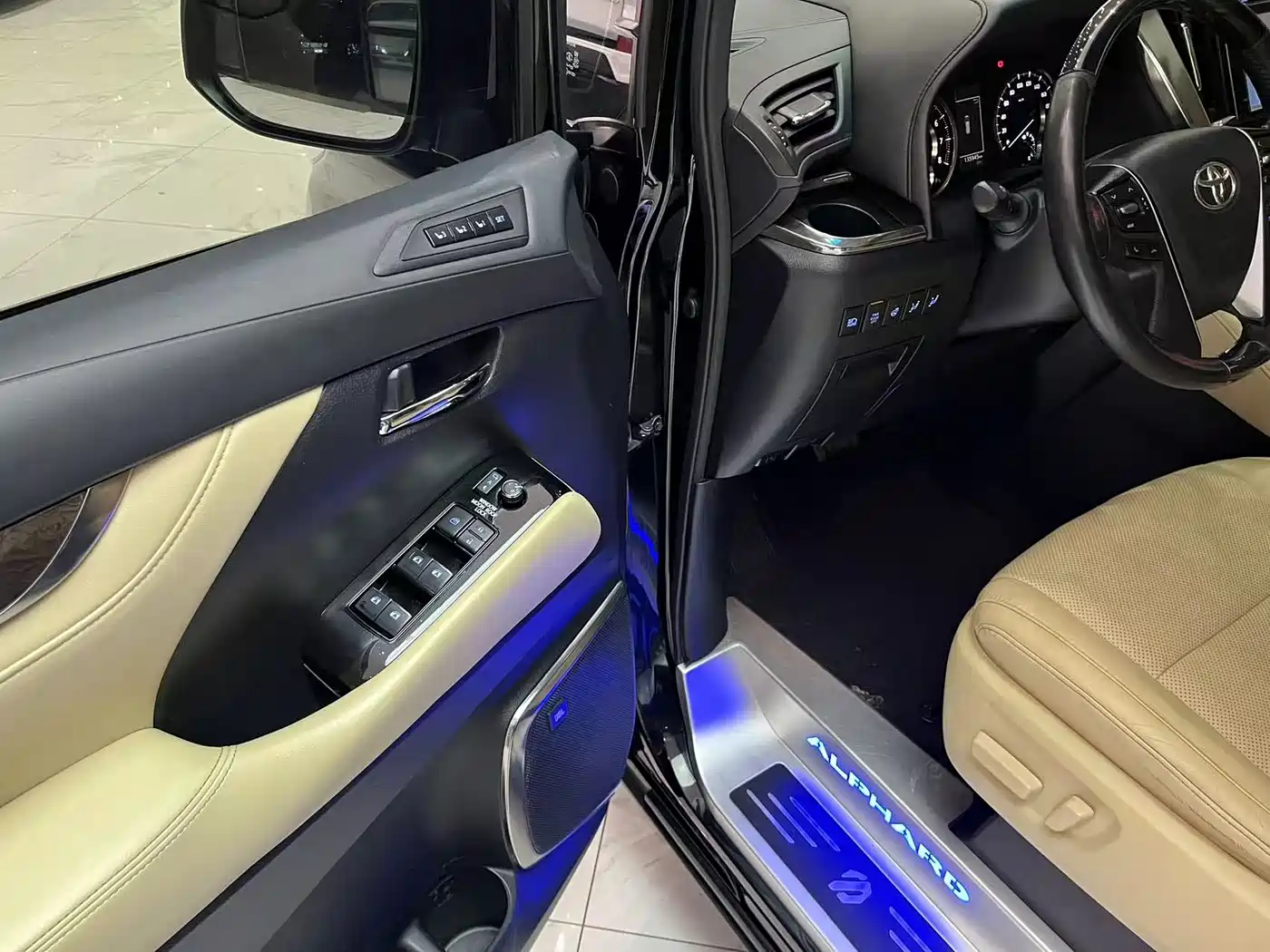Toyota Alphard 2018 Facelift 3.5L Premium Edition фото 6