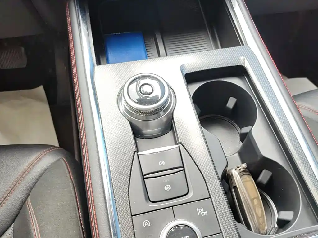 Photo 14 - Ford Explorer