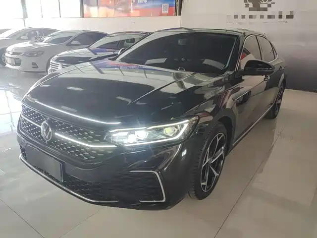 Volkswagen Passat 330TSI, Star Sky Luxury
