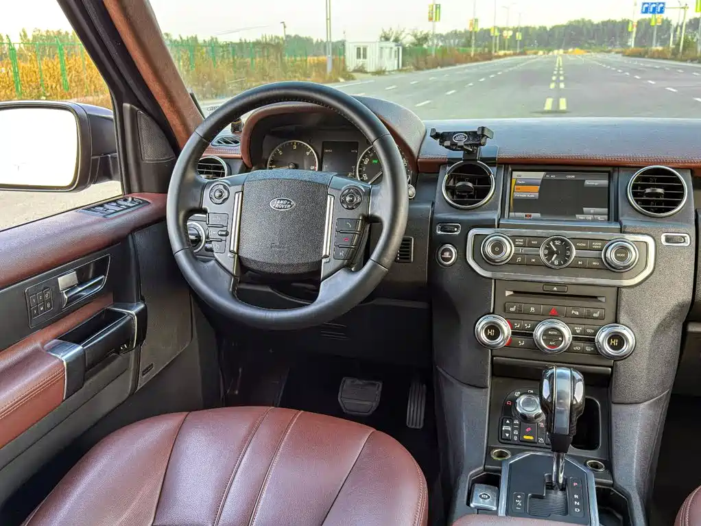Фото 23 - Land Rover Discovery