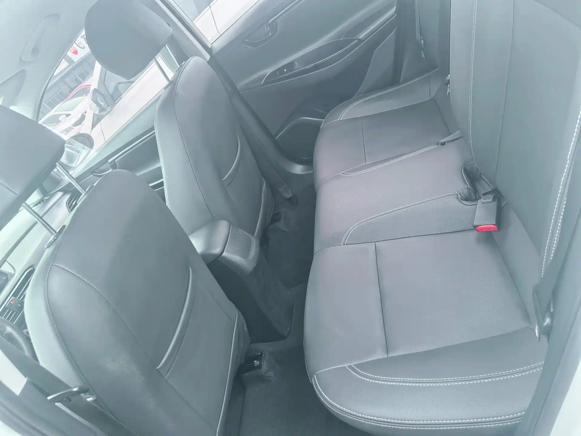 Photo 7 - Hyundai Elantra