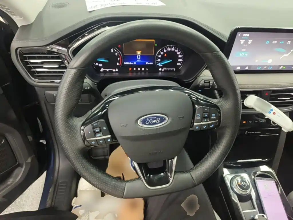 Photo 11 - Ford Escape