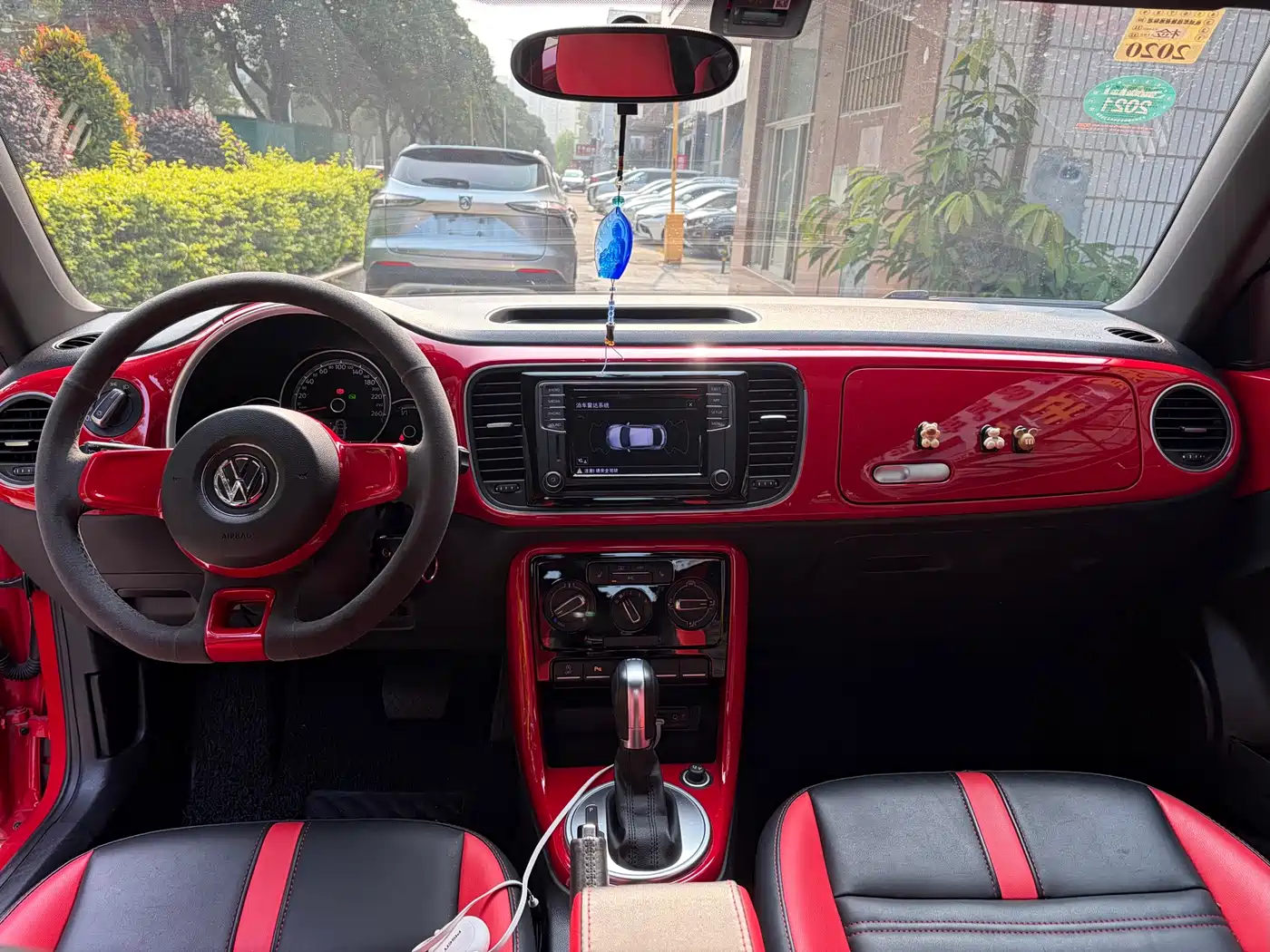 Volkswagen Beetle 2018 180TSI Trend Joy Edition фото 7