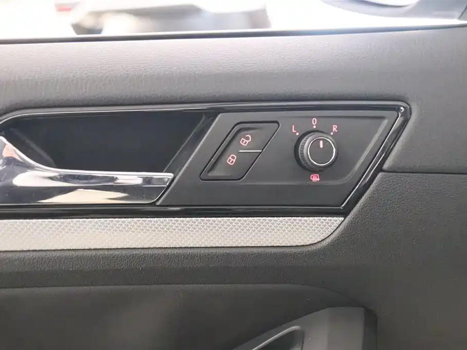 Volkswagen Sagitar 2015 230TSI Automatic Comfort фото 12