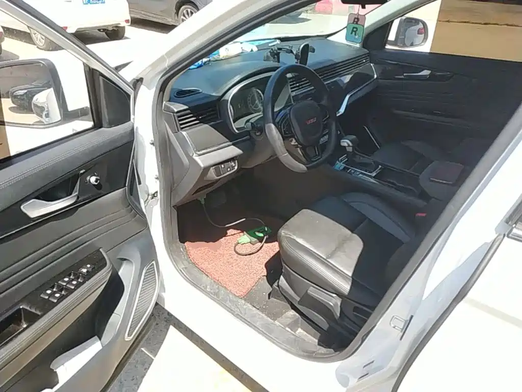 Sinotruk VGV VGV U70 2021 2020 1.5T Auto Smart Elite 5-seater
